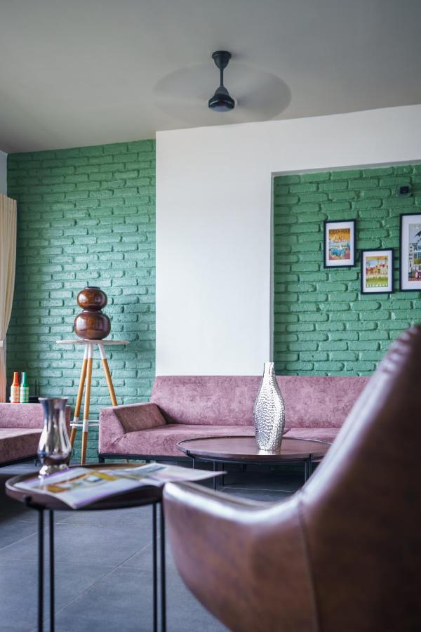 Grey Stone - Lakefront Penthouse Family Rooms Kolhápur Kültér fotó