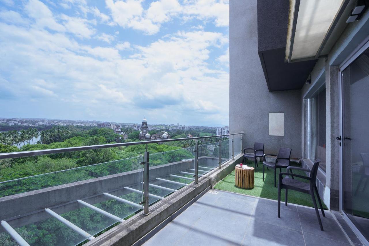 Grey Stone - Lakefront Penthouse Family Rooms Kolhápur Kültér fotó