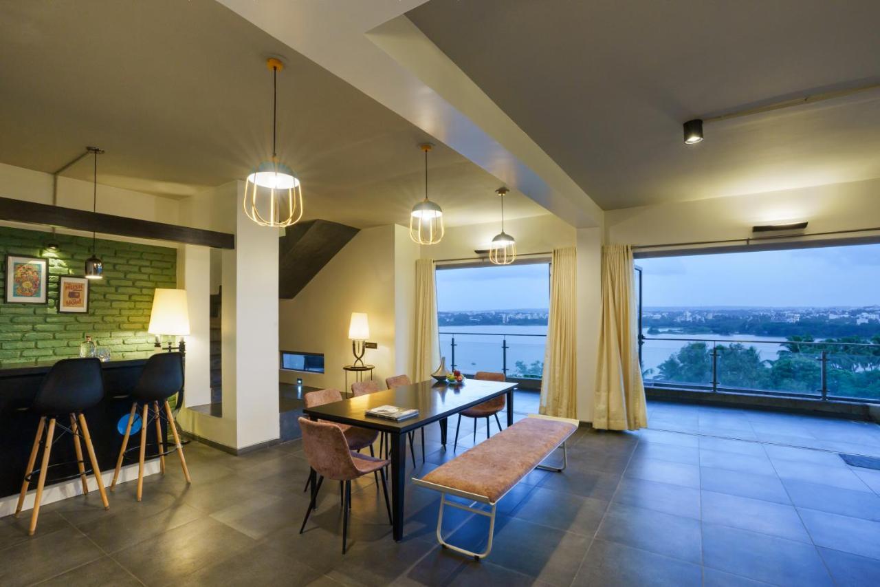 Grey Stone - Lakefront Penthouse Family Rooms Kolhápur Kültér fotó