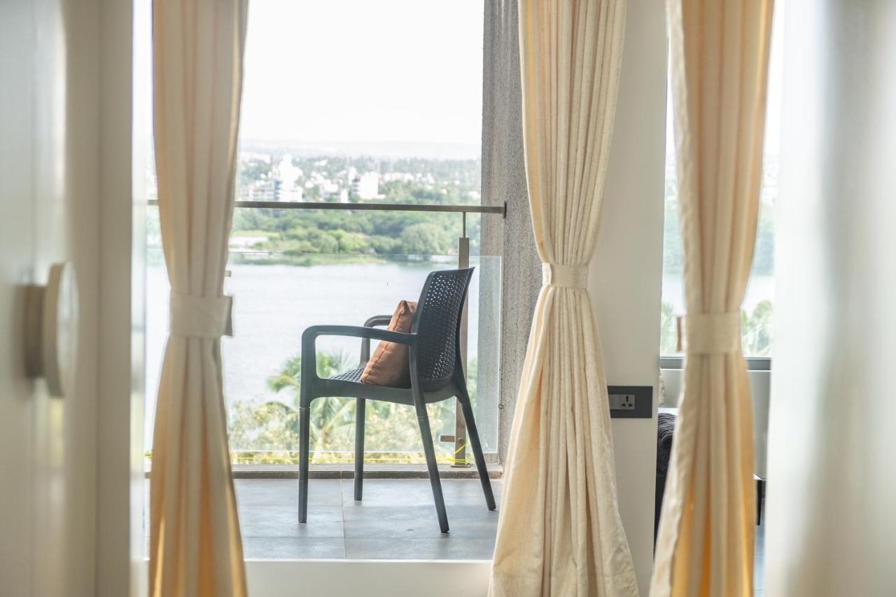 Grey Stone - Lakefront Penthouse Family Rooms Kolhápur Kültér fotó