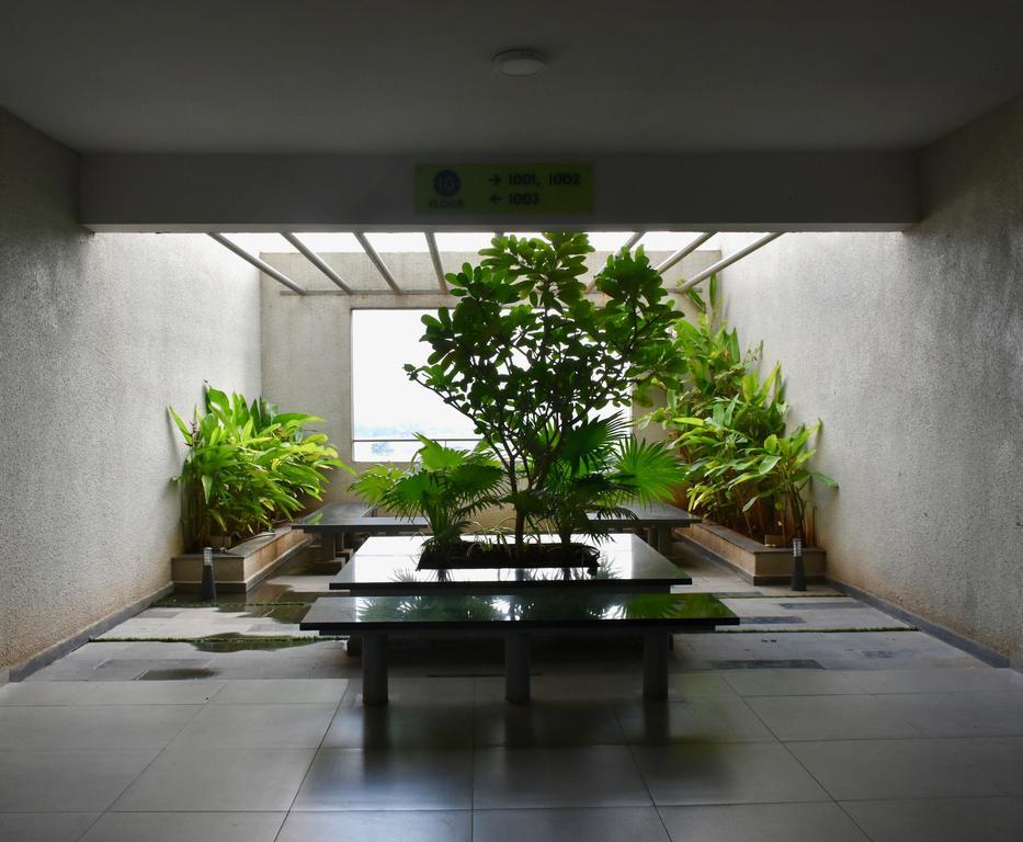 Grey Stone - Lakefront Penthouse Family Rooms Kolhápur Kültér fotó